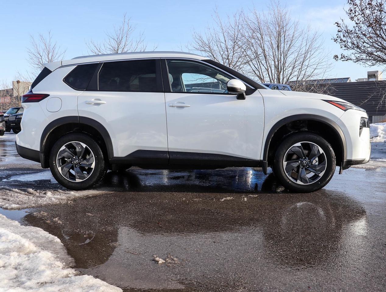 2025 Nissan Rogue SV Moonroof !!! CLEAROUT !!! LOW RATES PANO ROOF Photo2