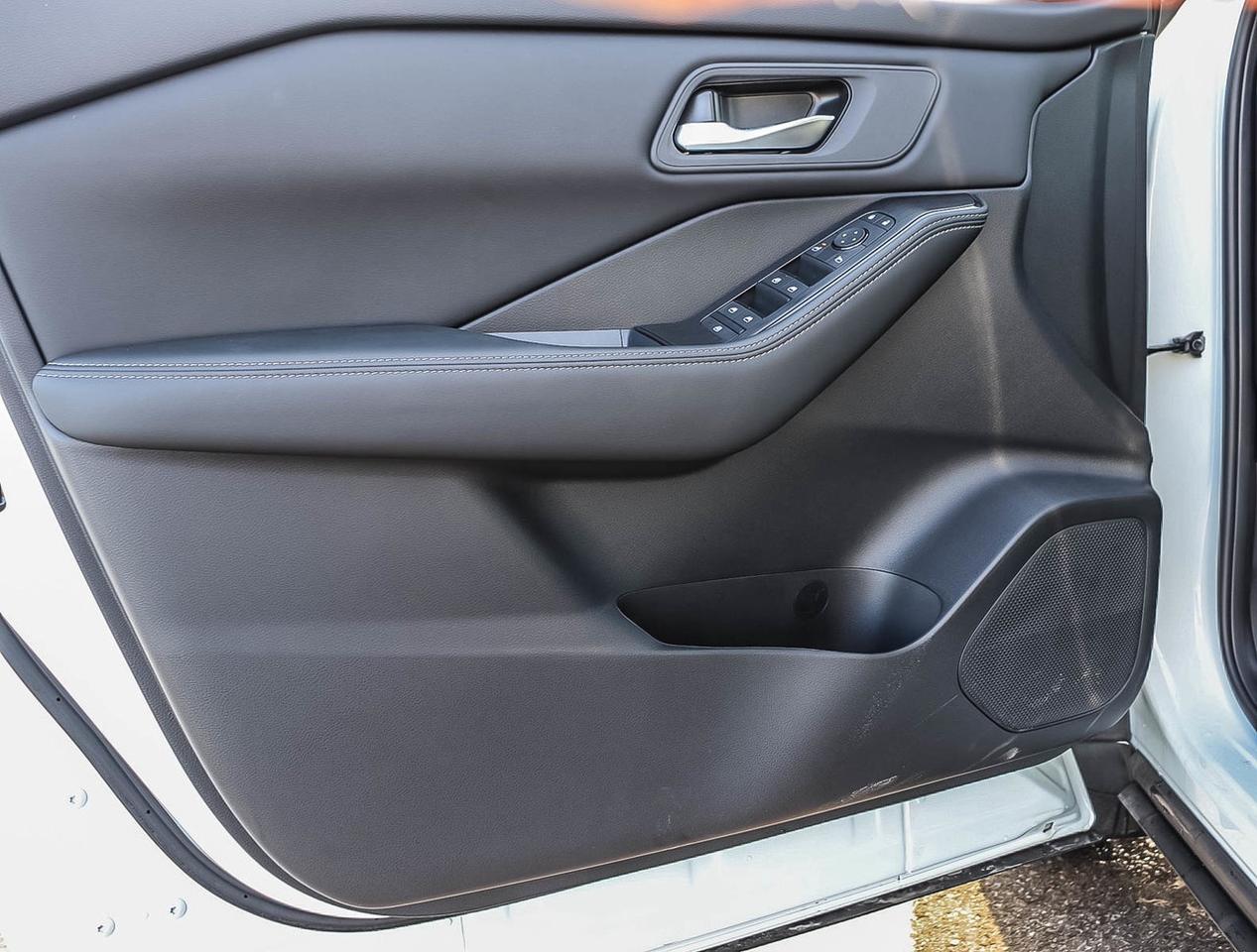 2025 Nissan Rogue SV Moonroof !!! CLEAROUT !!! LOW RATES PANO ROOF Photo