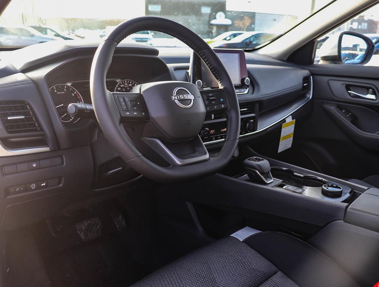 2025 Nissan Rogue SV Moonroof !!! CLEAROUT !!! LOW RATES PANO ROOF Photo