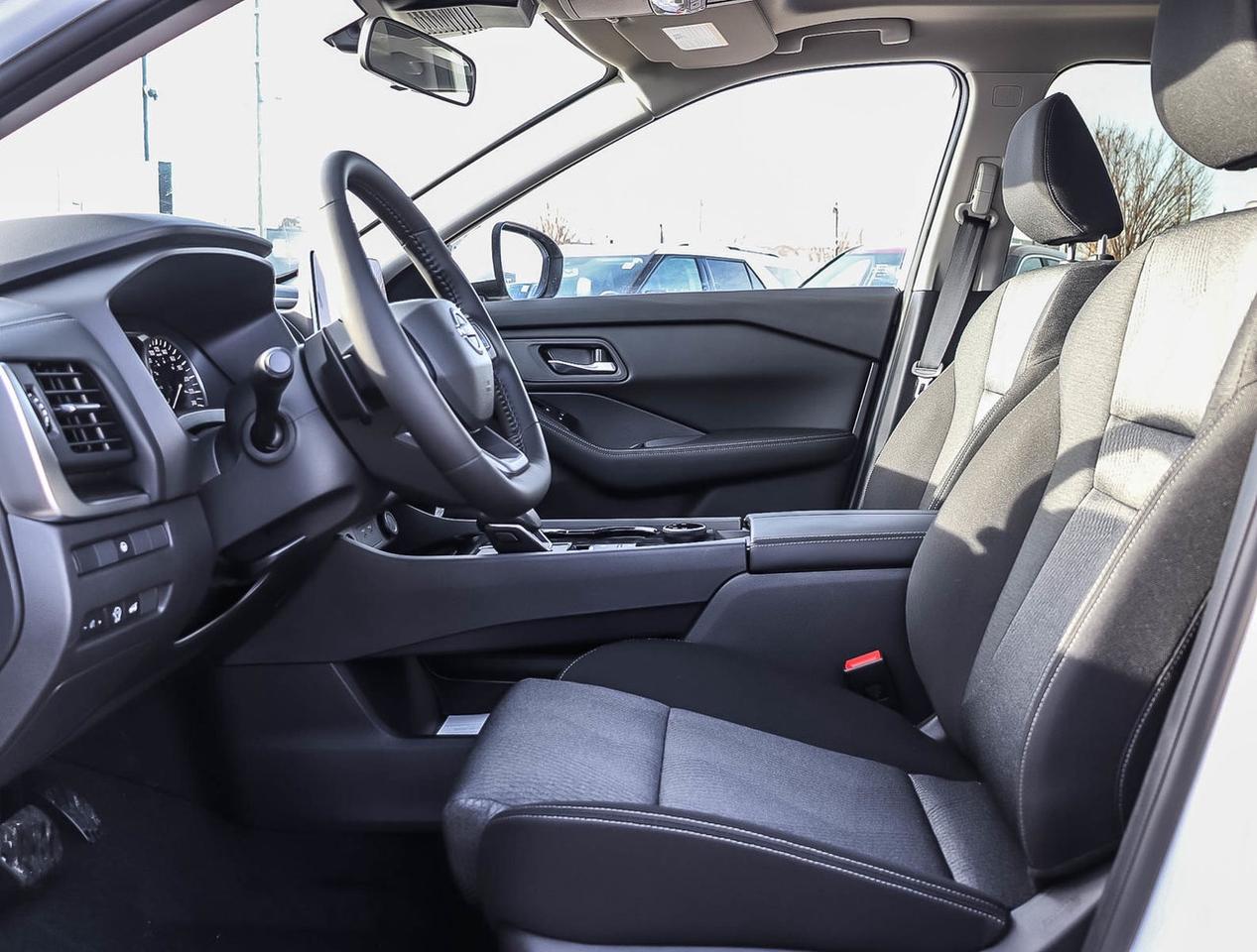 2025 Nissan Rogue SV Moonroof !!! CLEAROUT !!! LOW RATES PANO ROOF Photo