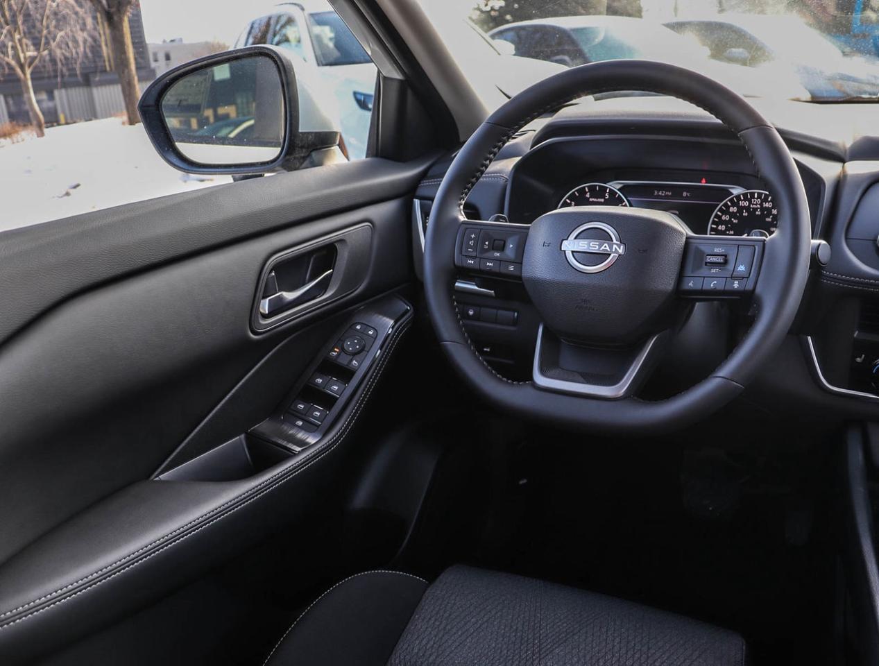 2025 Nissan Rogue SV Moonroof !!! CLEAROUT !!! LOW RATES PANO ROOF Photo