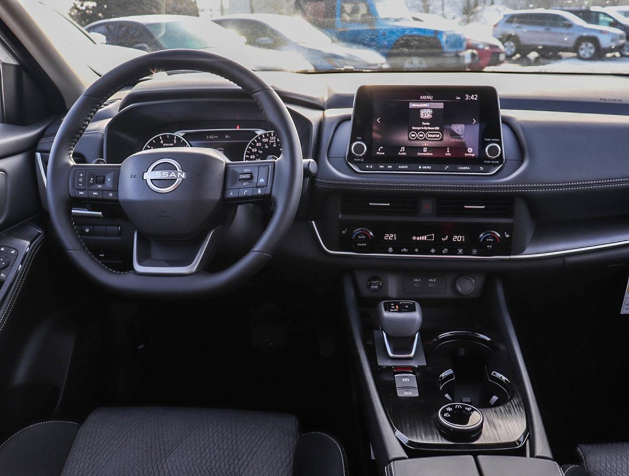 2025 Nissan Rogue SV Moonroof !!! CLEAROUT !!! LOW RATES PANO ROOF Photo