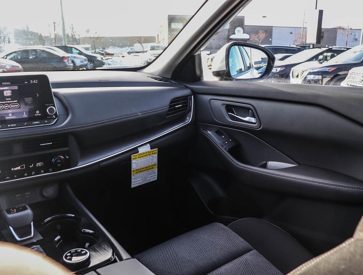 2025 Nissan Rogue SV Moonroof !!! CLEAROUT !!! LOW RATES PANO ROOF Photo