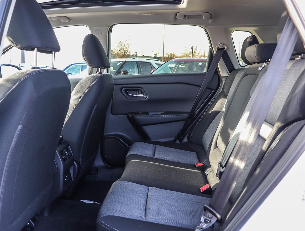 2025 Nissan Rogue SV Moonroof !!! CLEAROUT !!! LOW RATES PANO ROOF Photo