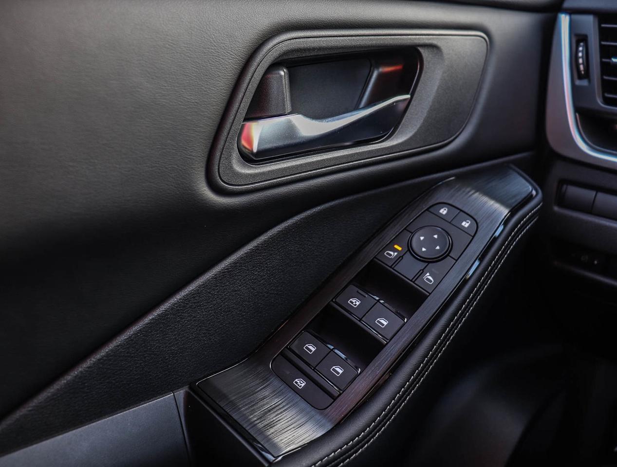 2025 Nissan Rogue SV Moonroof !!! CLEAROUT !!! LOW RATES PANO ROOF Photo