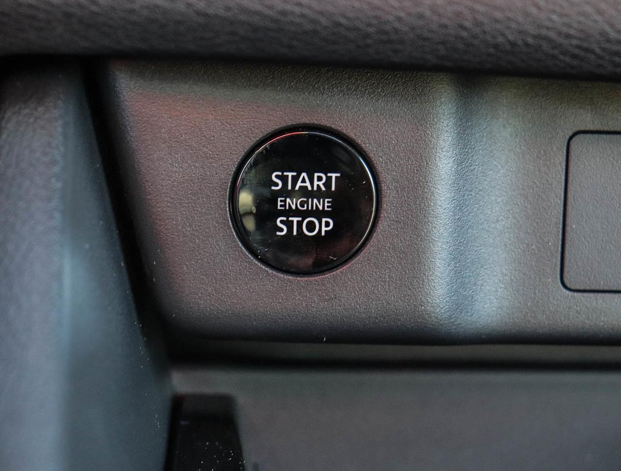 2025 Nissan Rogue SV Moonroof !!! CLEAROUT !!! LOW RATES PANO ROOF Photo