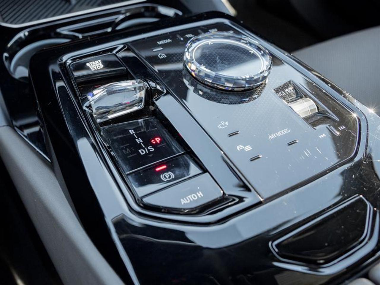 2025 BMW 530 i xDrive 4dr All-Wheel Drive Sedan Photo