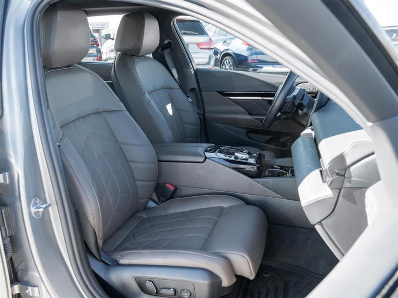 2025 BMW 530 i xDrive 4dr All-Wheel Drive Sedan Photo