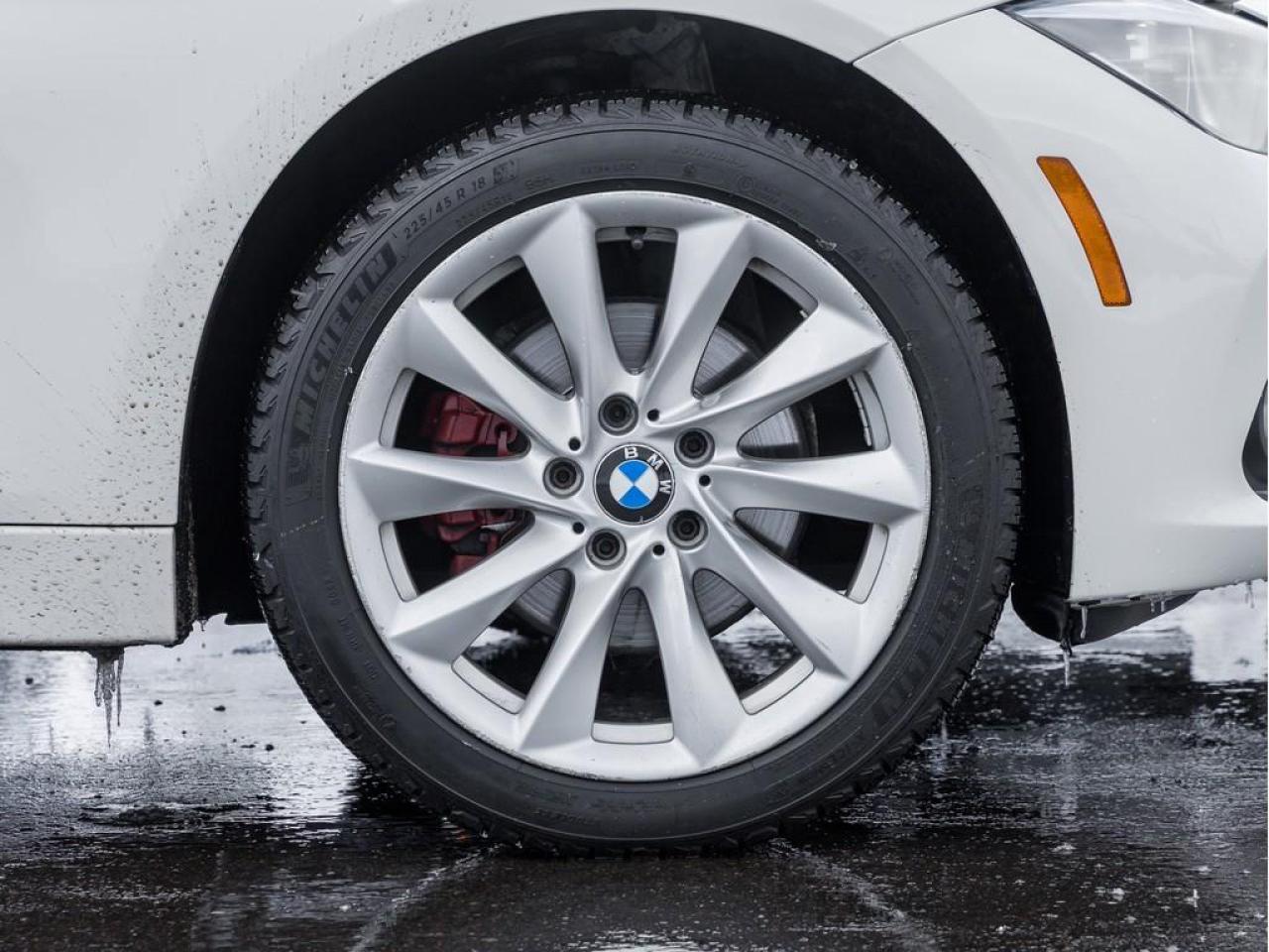 2017 BMW 330 i xDrive 4dr All-Wheel Drive Sedan Photo3