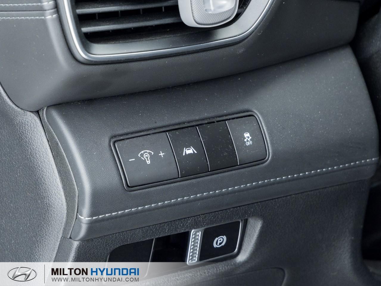 2022 Hyundai Santa Fe Preferred w/Trend Package 4dr All-Wheel Drive Photo