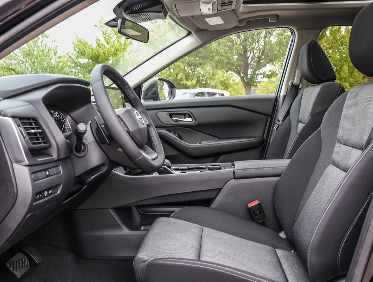 2025 Nissan Rogue SV Moonroof GREAT RATES/GREAT DEAL Photo