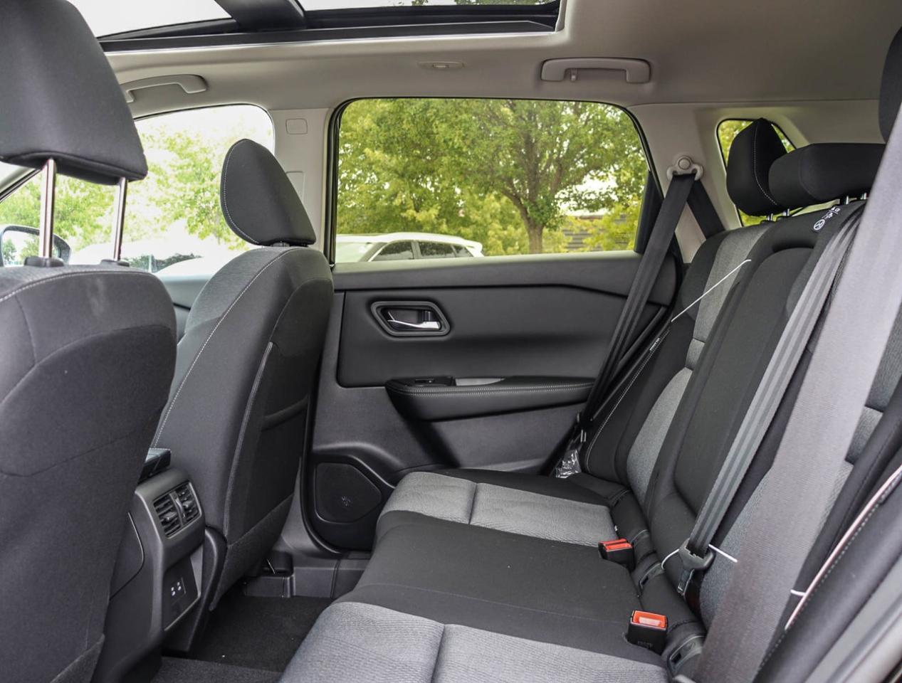 2025 Nissan Rogue SV Moonroof GREAT RATES/GREAT DEAL Photo