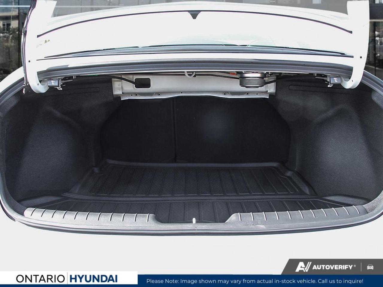 2026 Hyundai Elantra HEV Luxury 4dr Sedan Photo