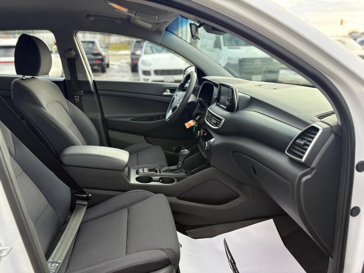 2021 Hyundai Tucson Essential 4dr All-Wheel Drive Photo4