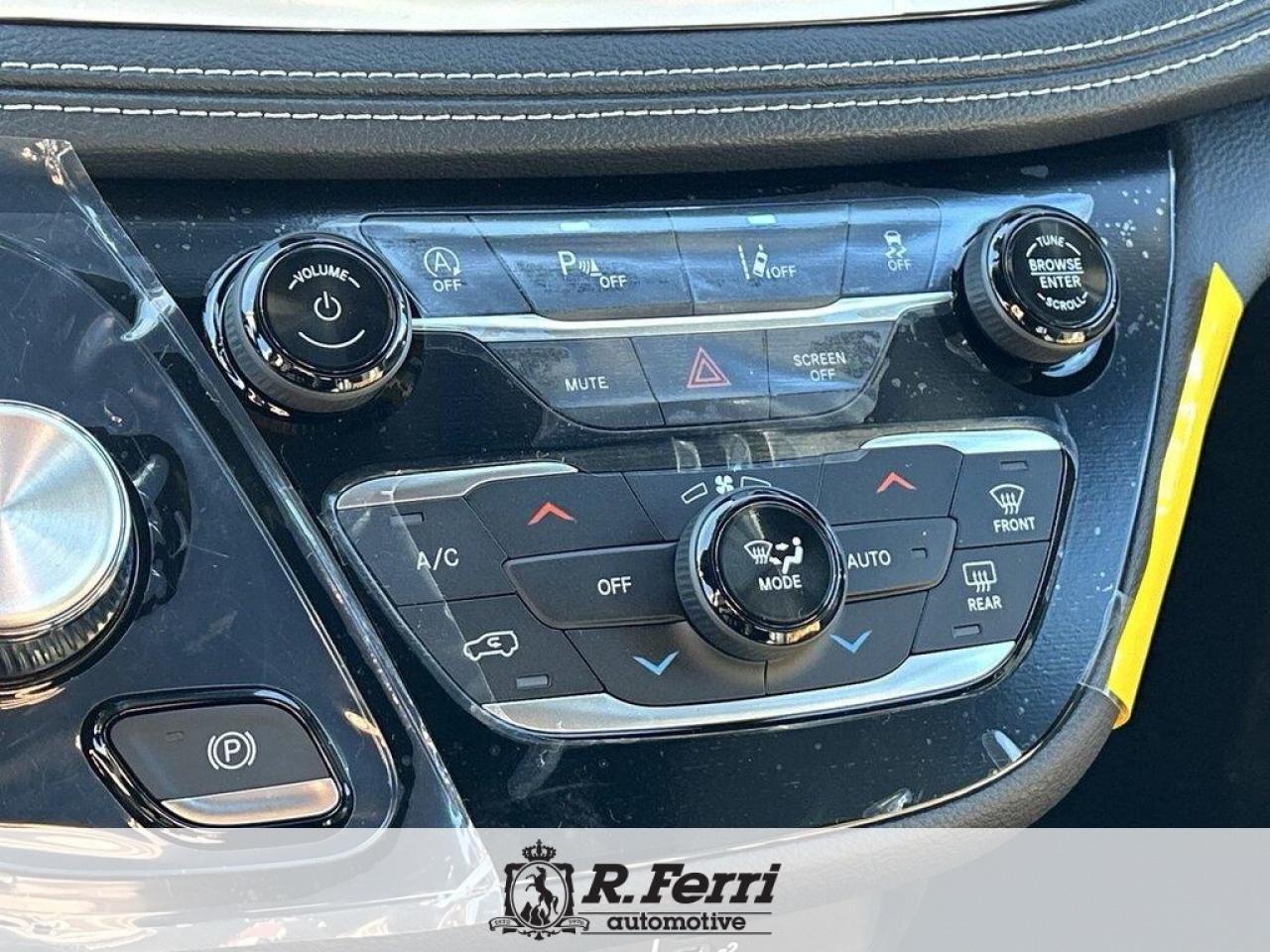 2026 Chrysler Pacifica Select All-Wheel Drive Passenger Van Photo