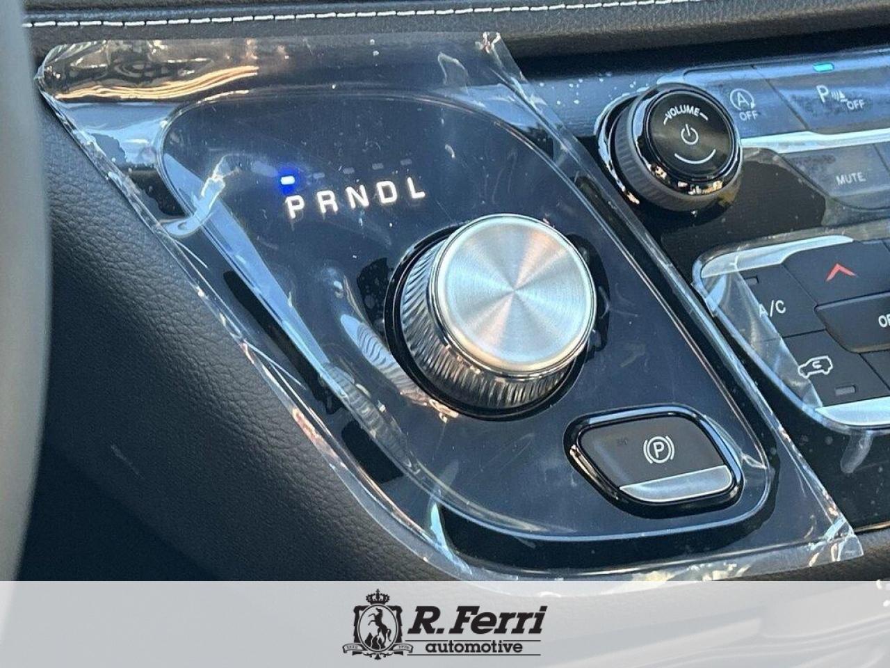 2026 Chrysler Pacifica Select All-Wheel Drive Passenger Van Photo