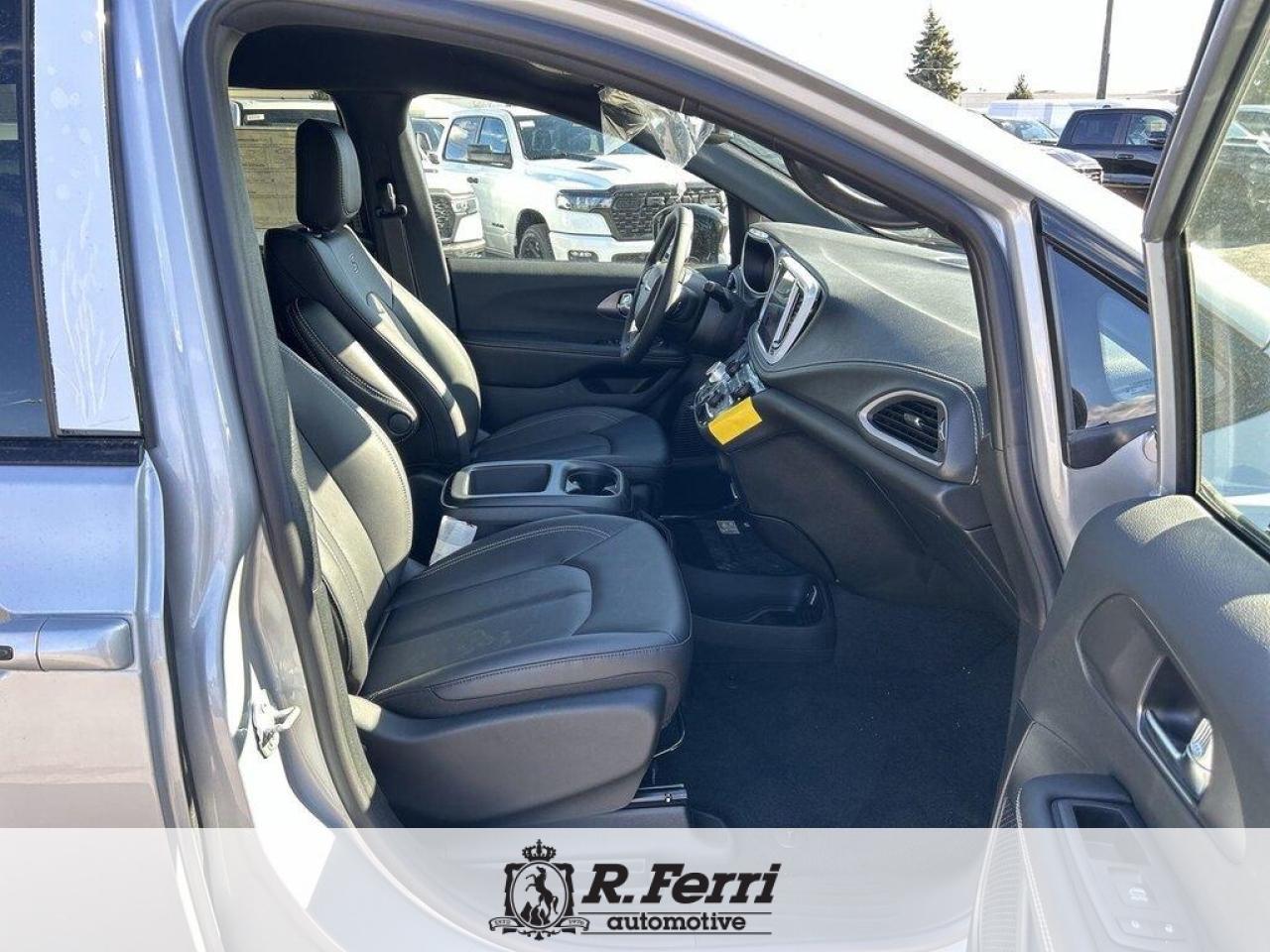 2026 Chrysler Pacifica Select All-Wheel Drive Passenger Van Photo