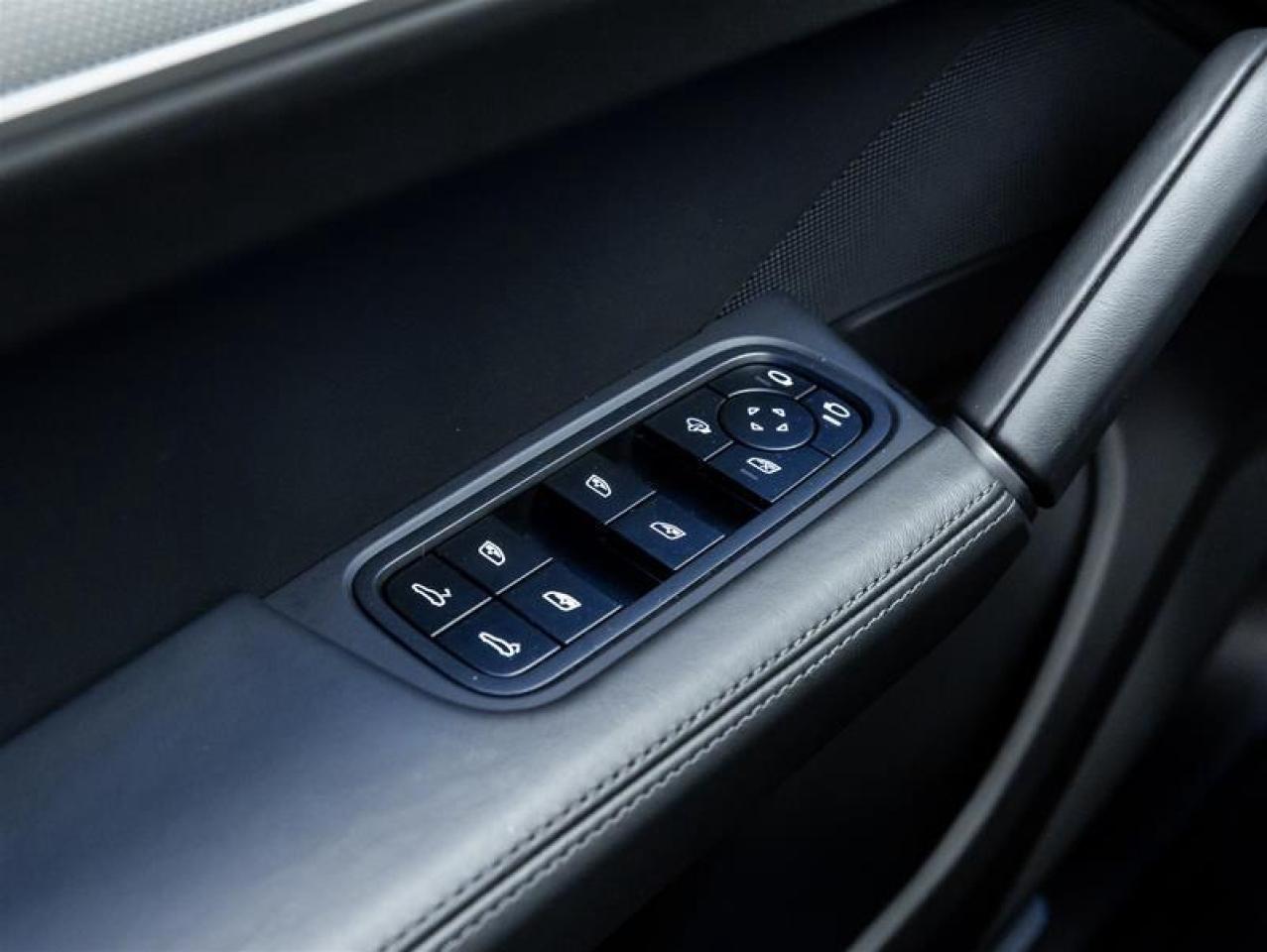 2025 Porsche Cayenne  Photo