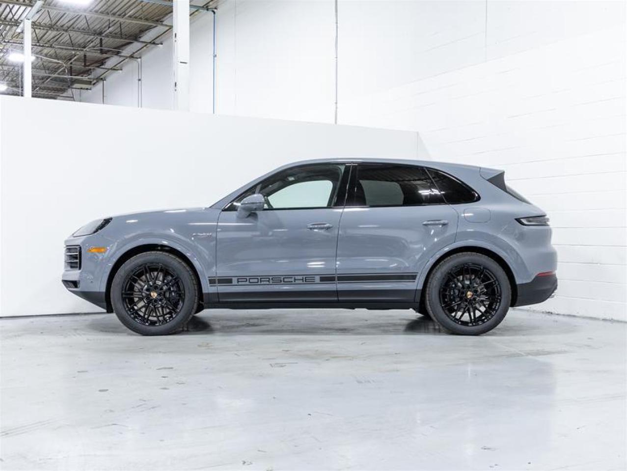 2026 Porsche Cayenne  Photo3