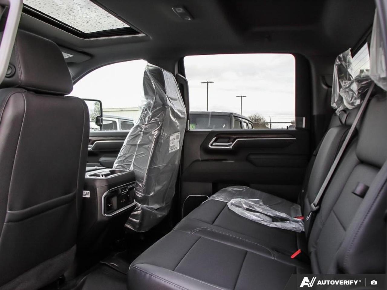 2026 GMC SIERRA 2500HD Crew Cab Standard Box 4-Wheel Drive SLT Photo