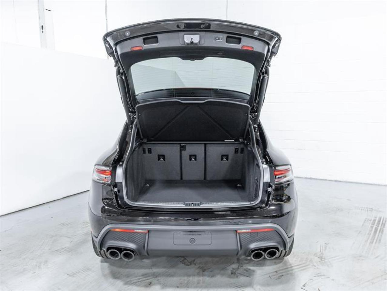 2026 Porsche Macan  Photo