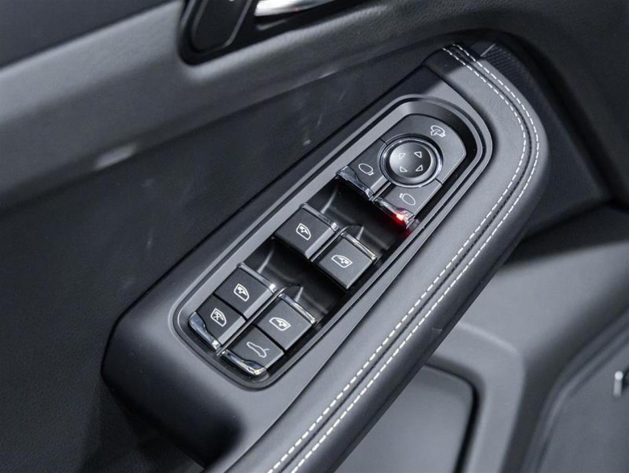 2026 Porsche Macan  Photo