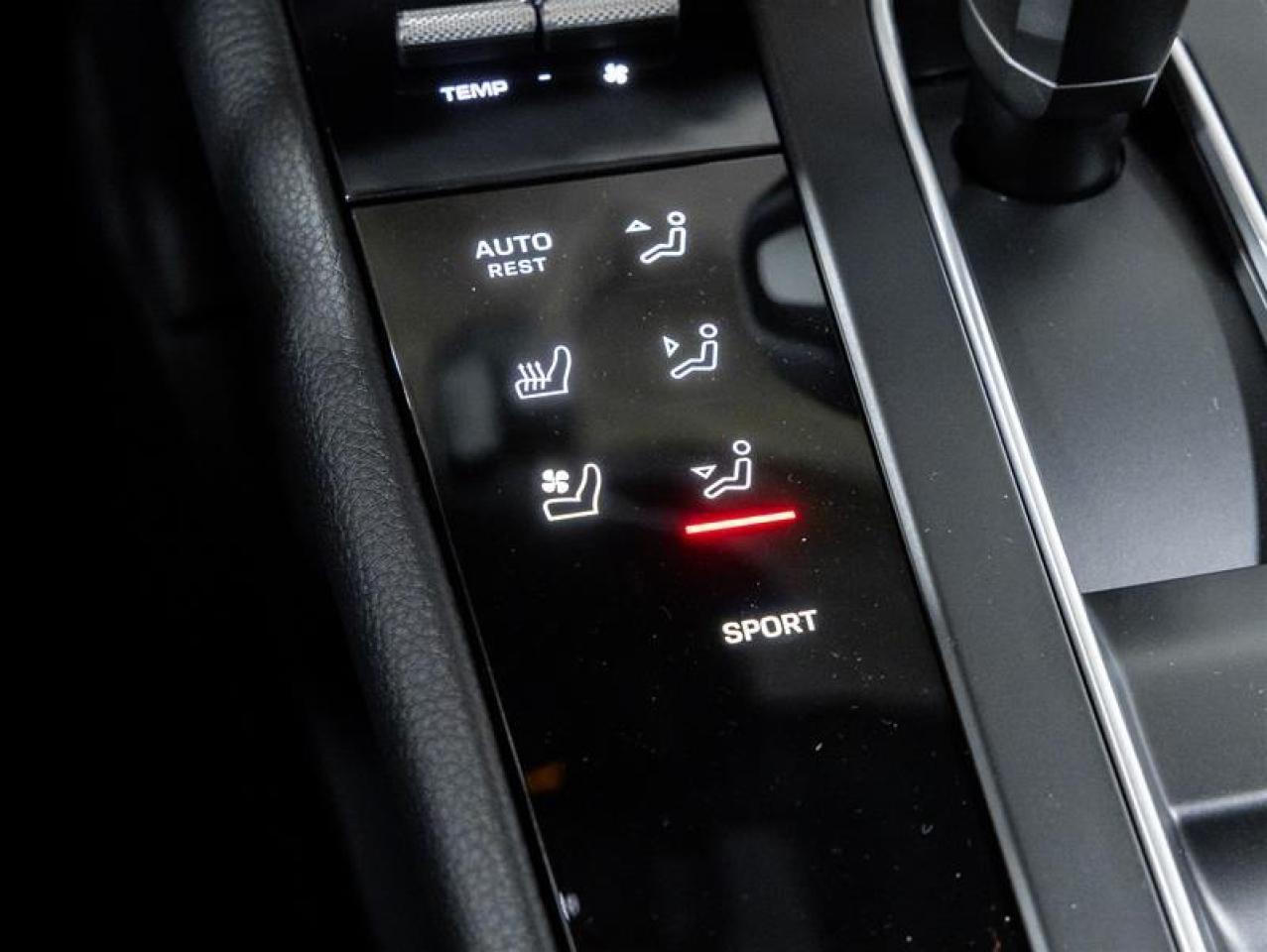 2026 Porsche Macan  Photo