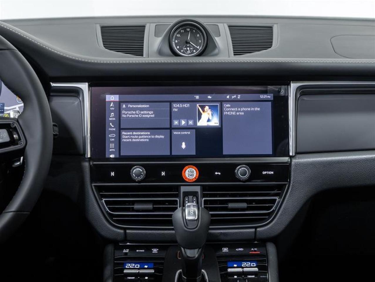 2026 Porsche Macan  Photo