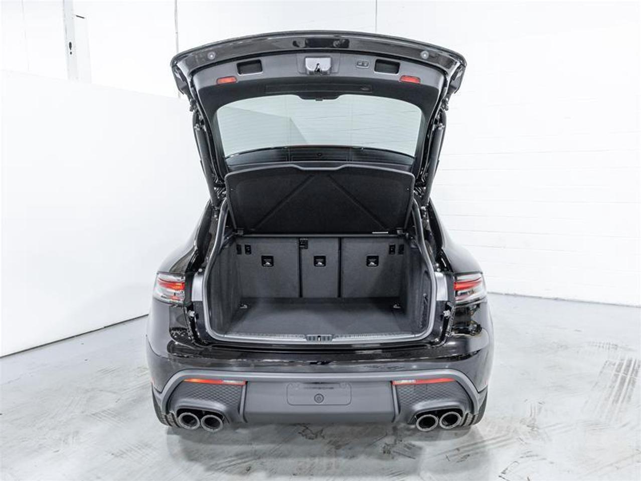 2026 Porsche Macan  Photo