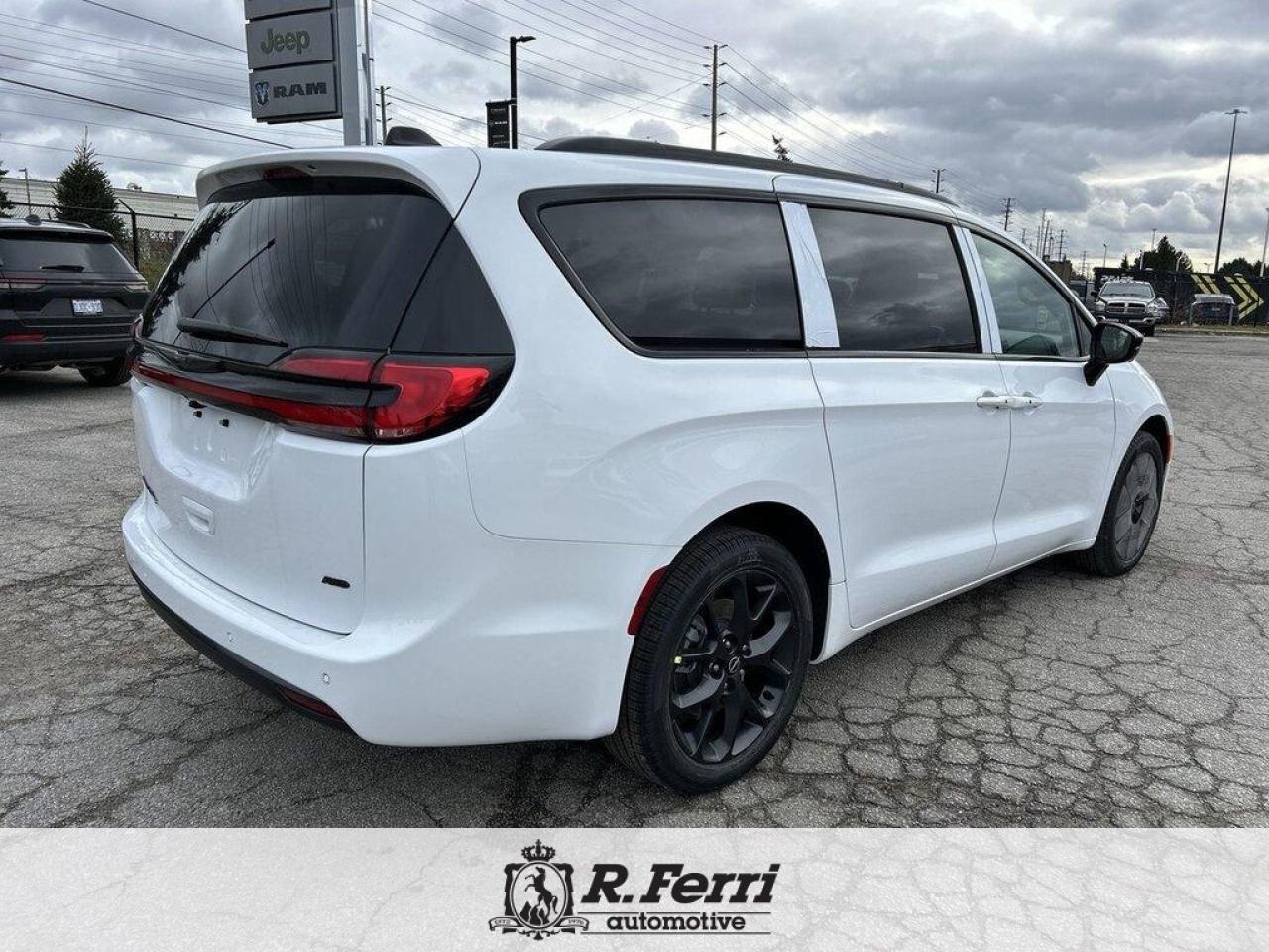 2026 Chrysler Pacifica Select All-Wheel Drive Passenger Van Photo