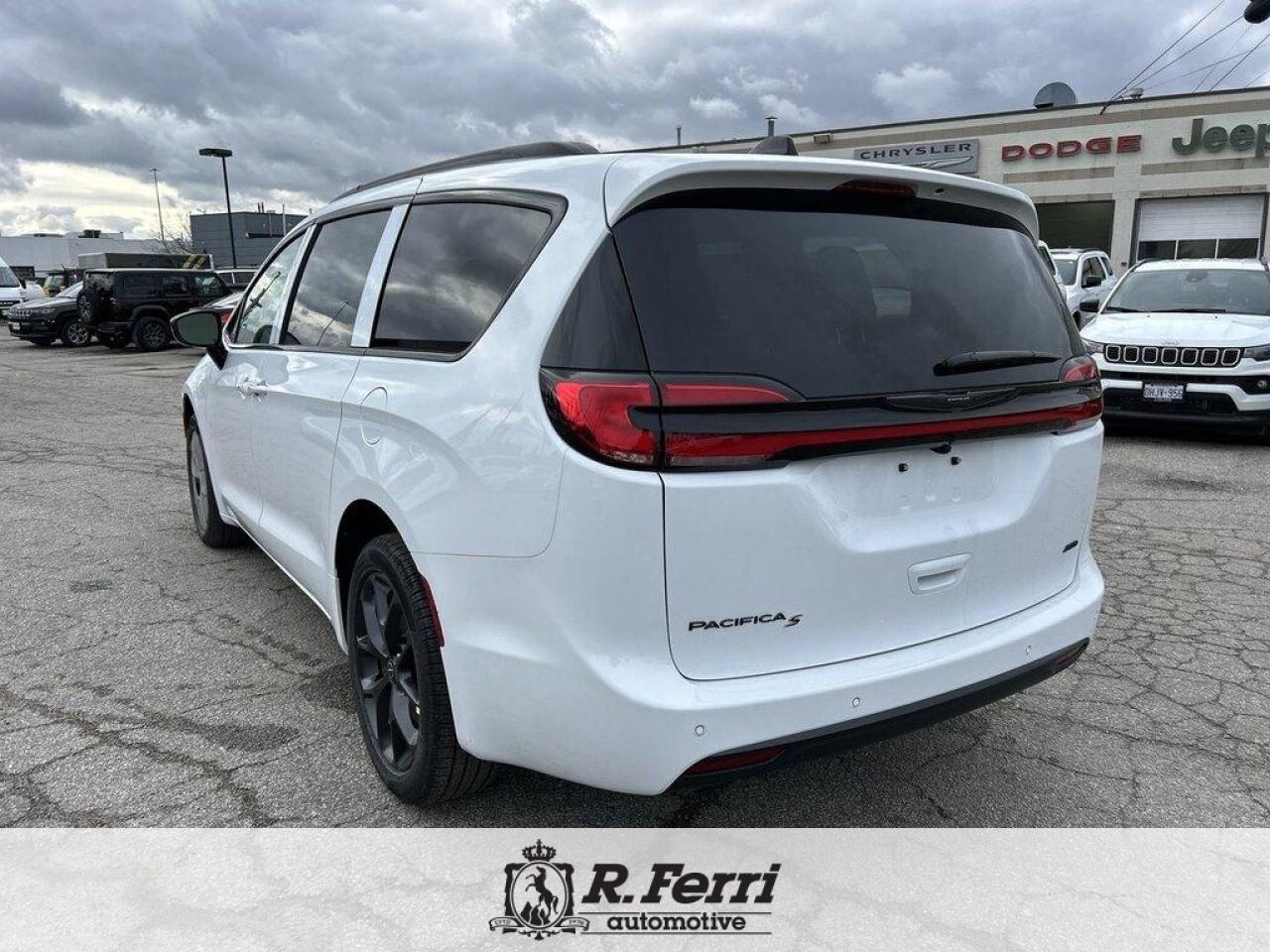 2026 Chrysler Pacifica Select All-Wheel Drive Passenger Van Photo