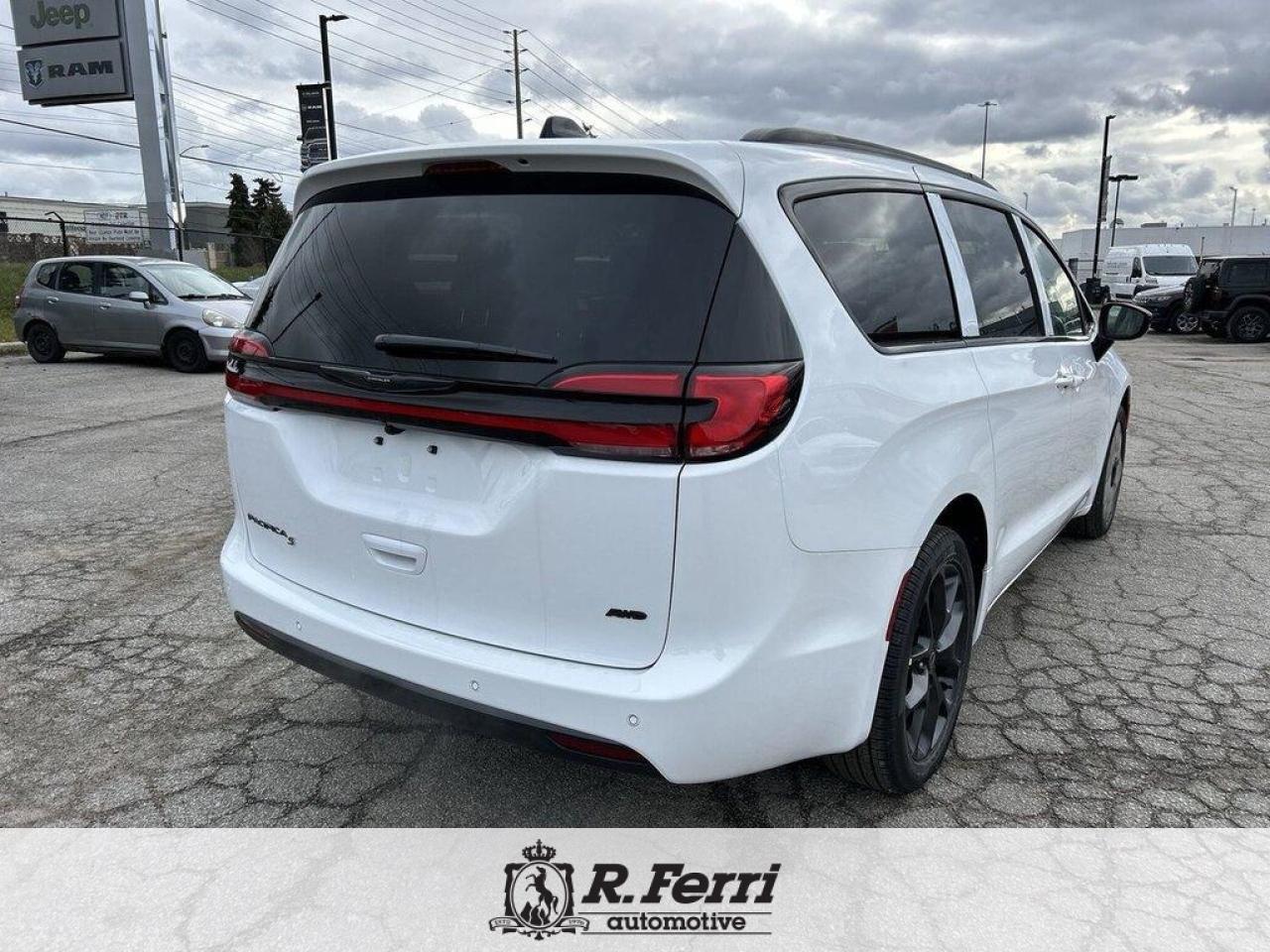 2026 Chrysler Pacifica Select All-Wheel Drive Passenger Van Photo