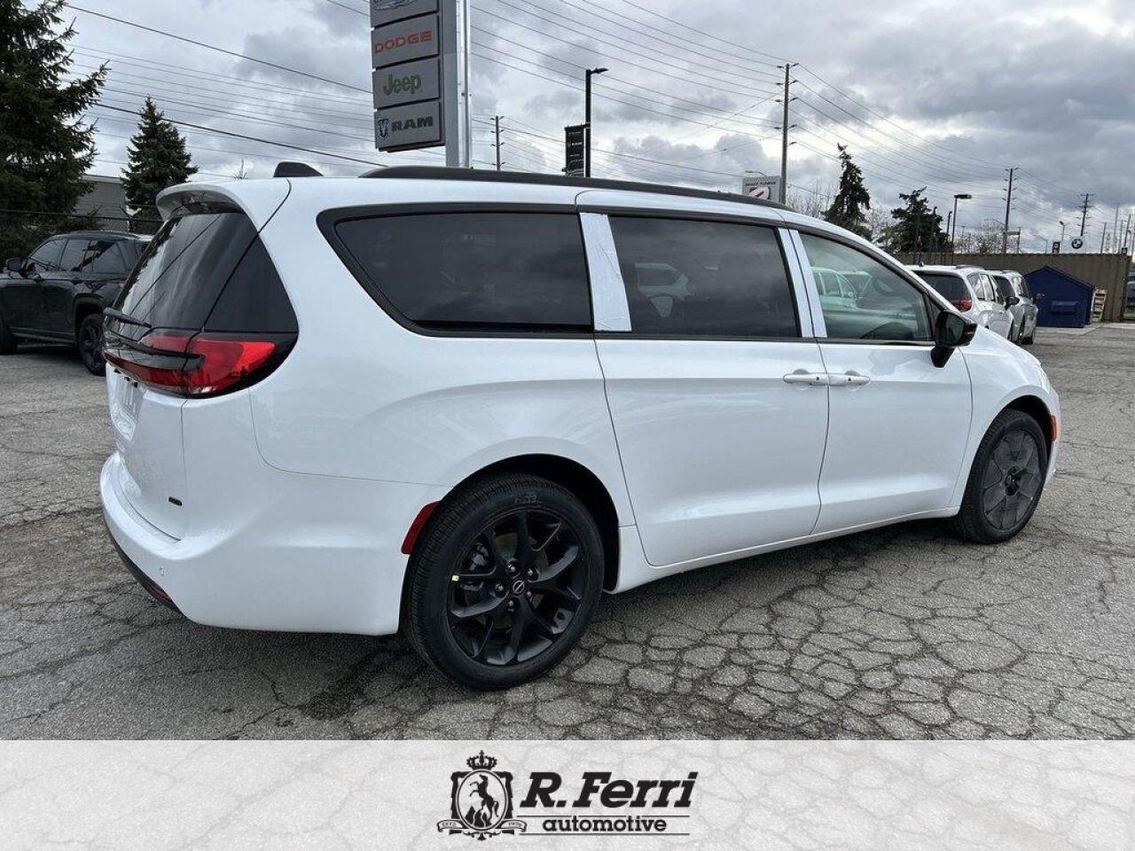 2026 Chrysler Pacifica Select All-Wheel Drive Passenger Van Photo