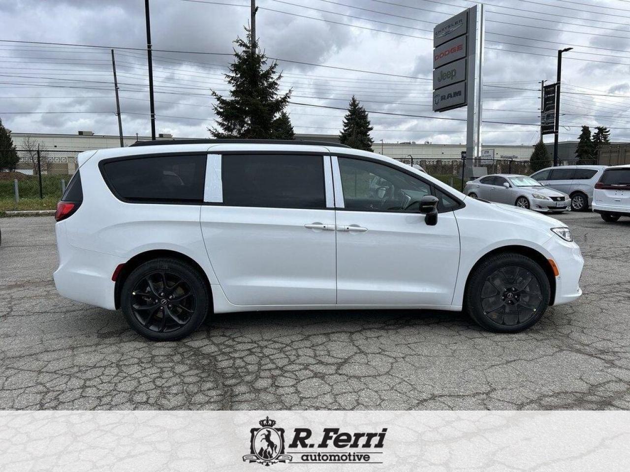 2026 Chrysler Pacifica Select All-Wheel Drive Passenger Van Photo