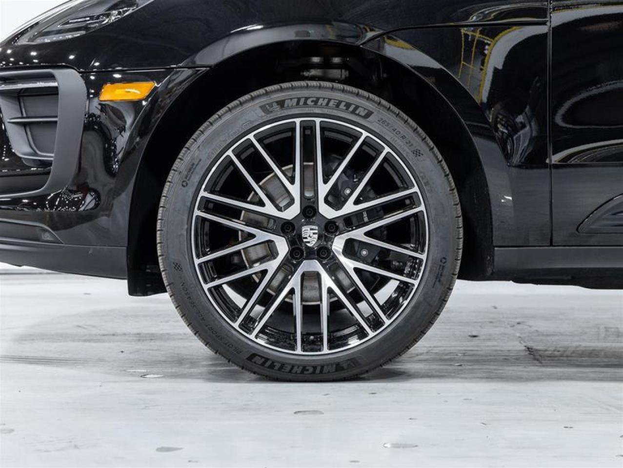 2026 Porsche Macan  Photo4