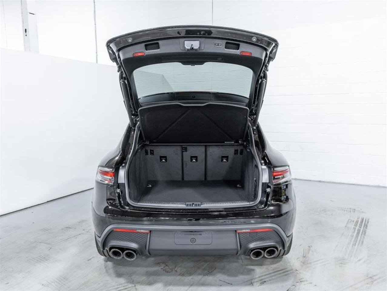 2026 Porsche Macan  Photo