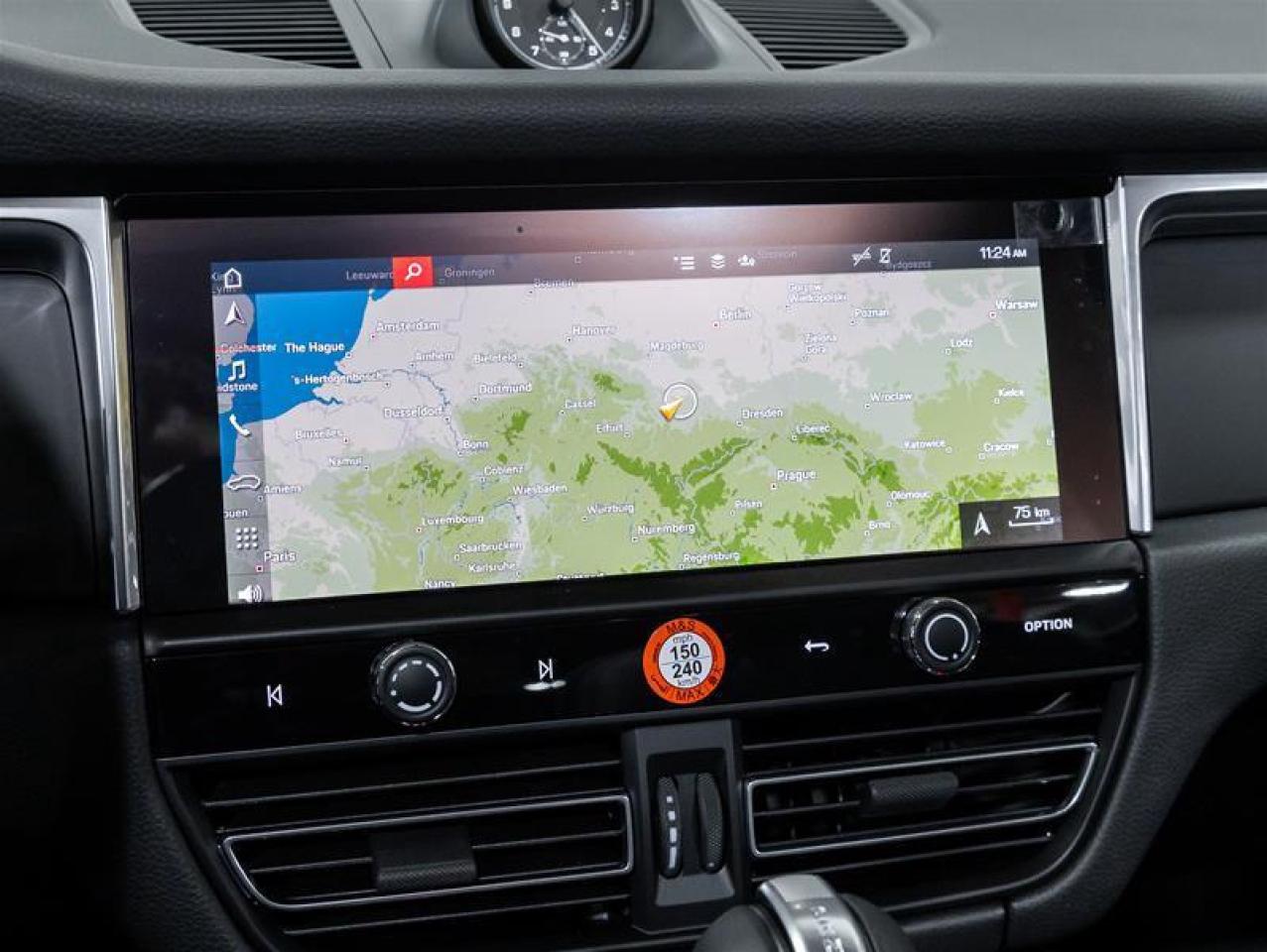 2026 Porsche Macan  Photo