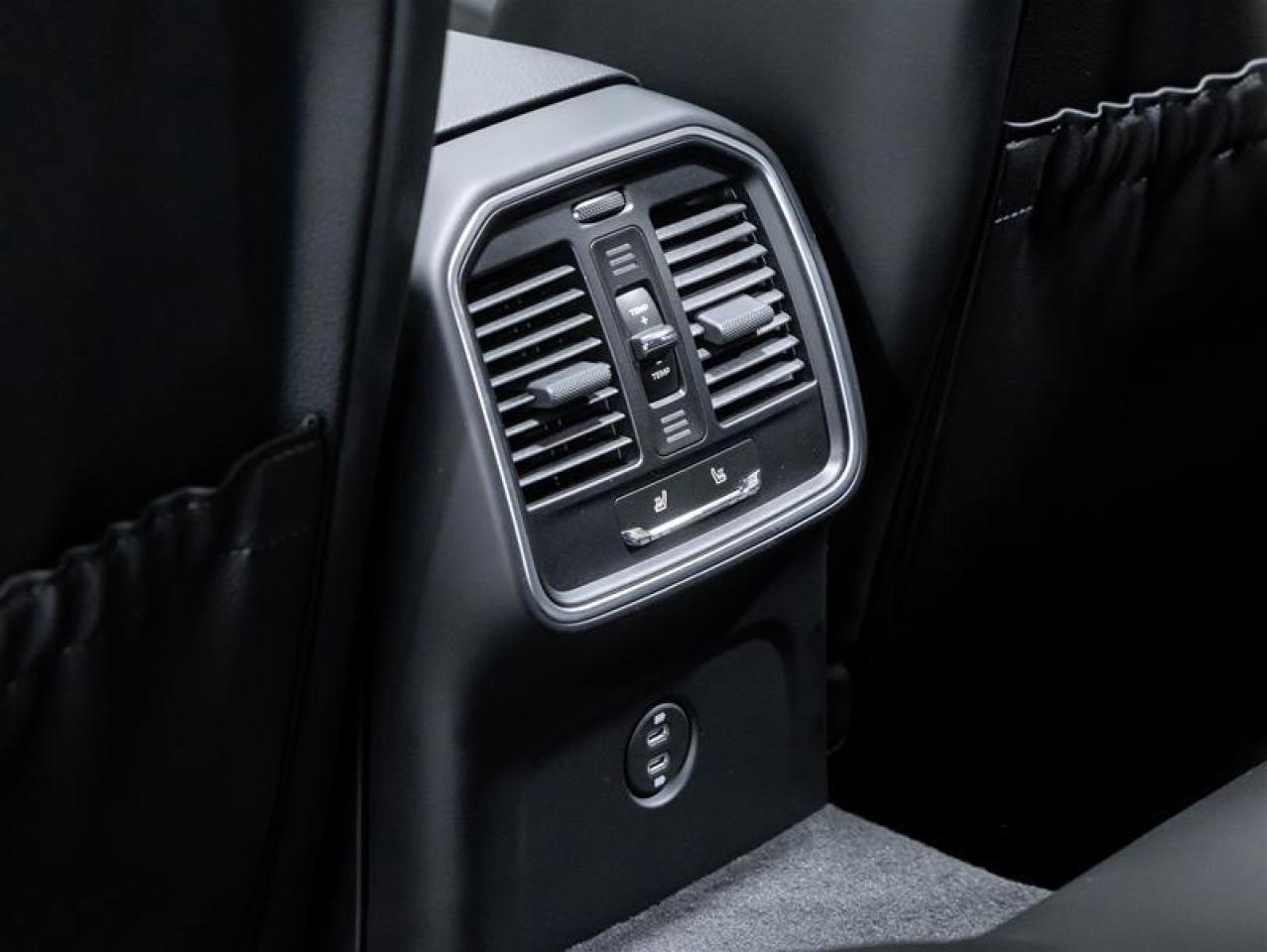 2026 Porsche Macan  Photo