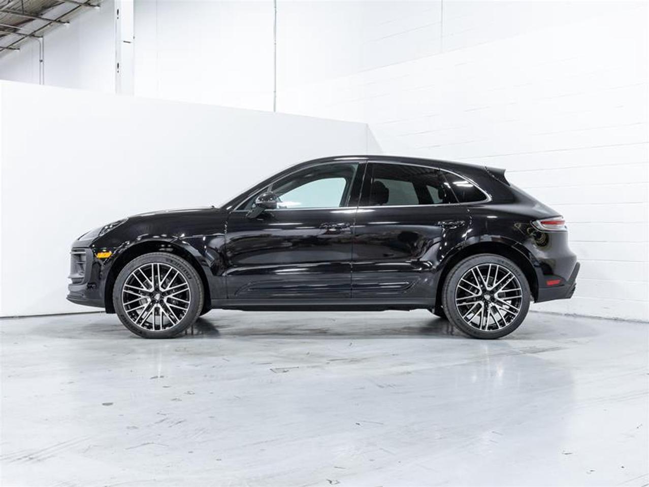 2026 Porsche Macan  Photo3