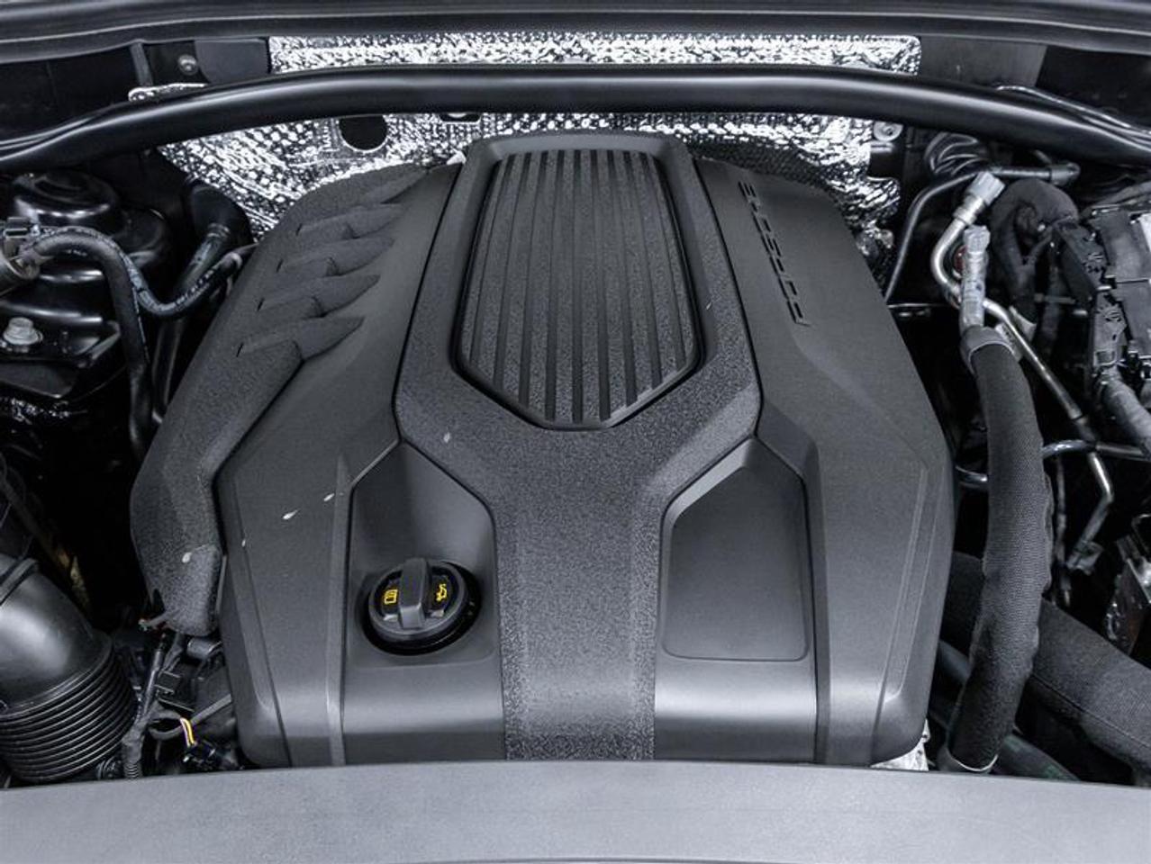 2026 Porsche Macan  Photo2
