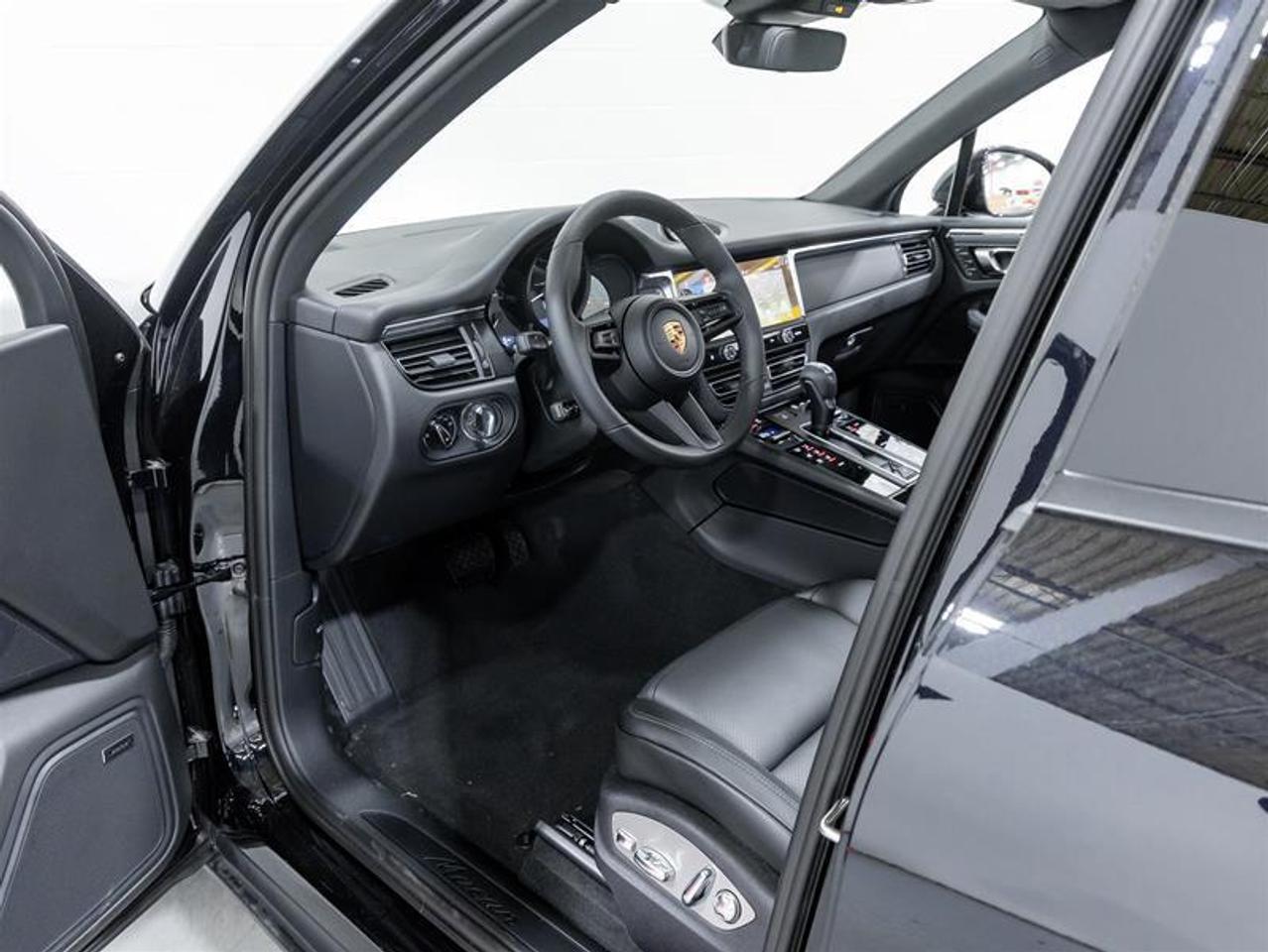 2026 Porsche Macan  Photo