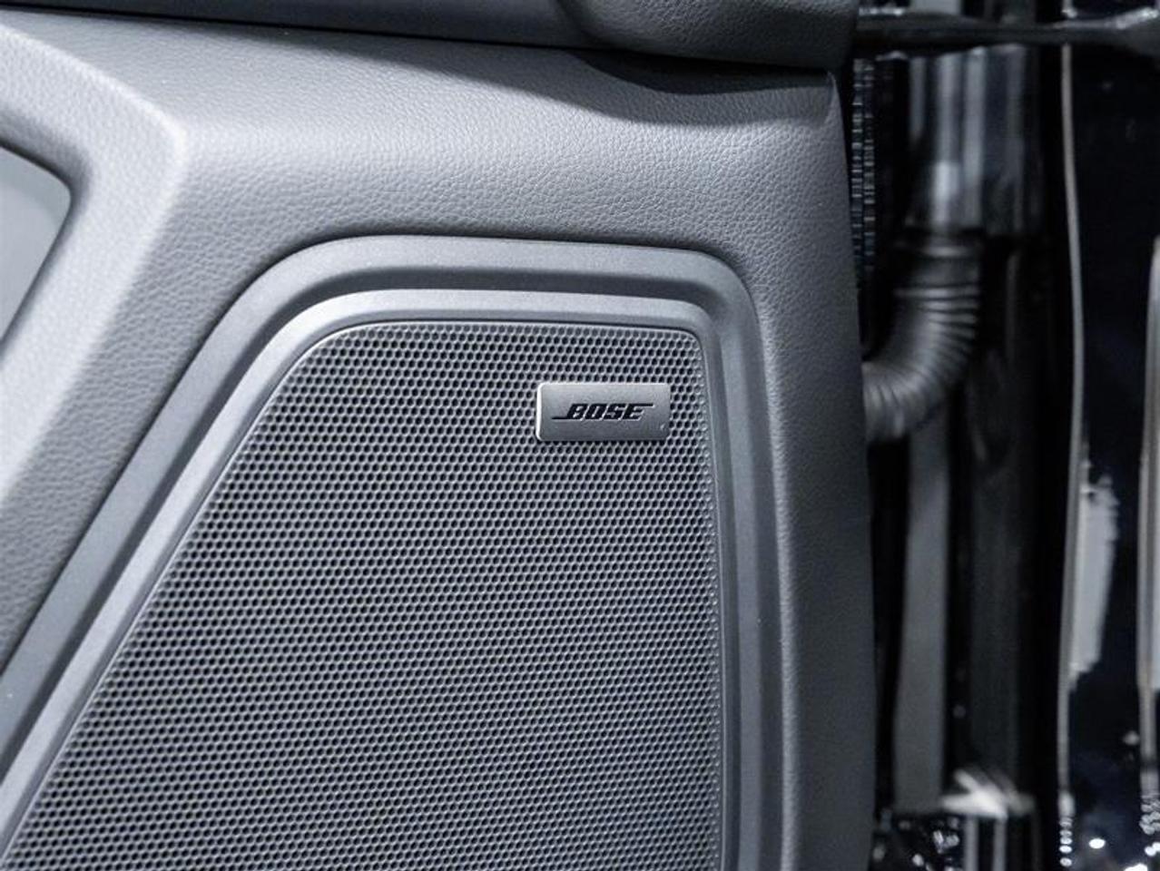 2026 Porsche Macan  Photo