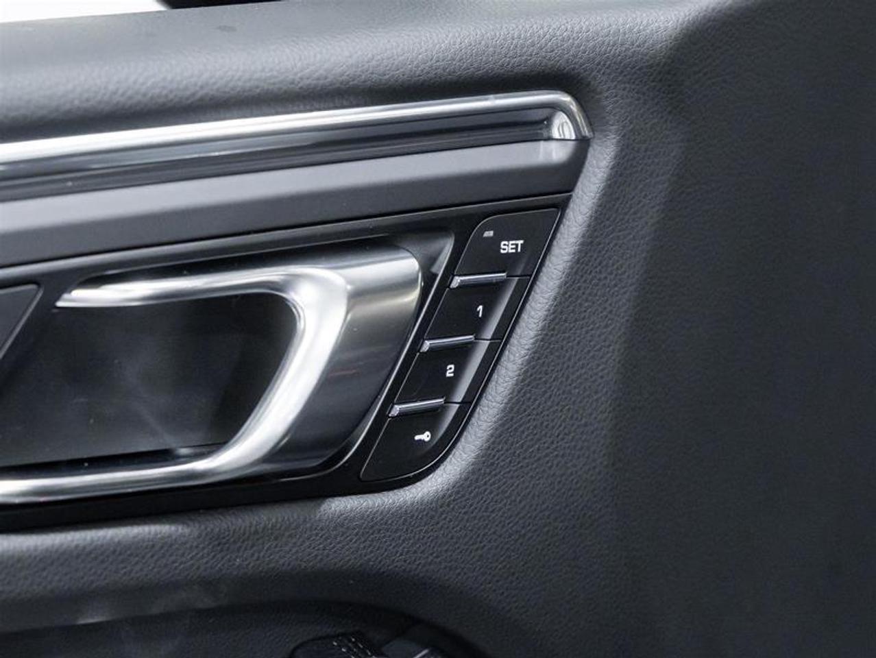 2026 Porsche Macan  Photo