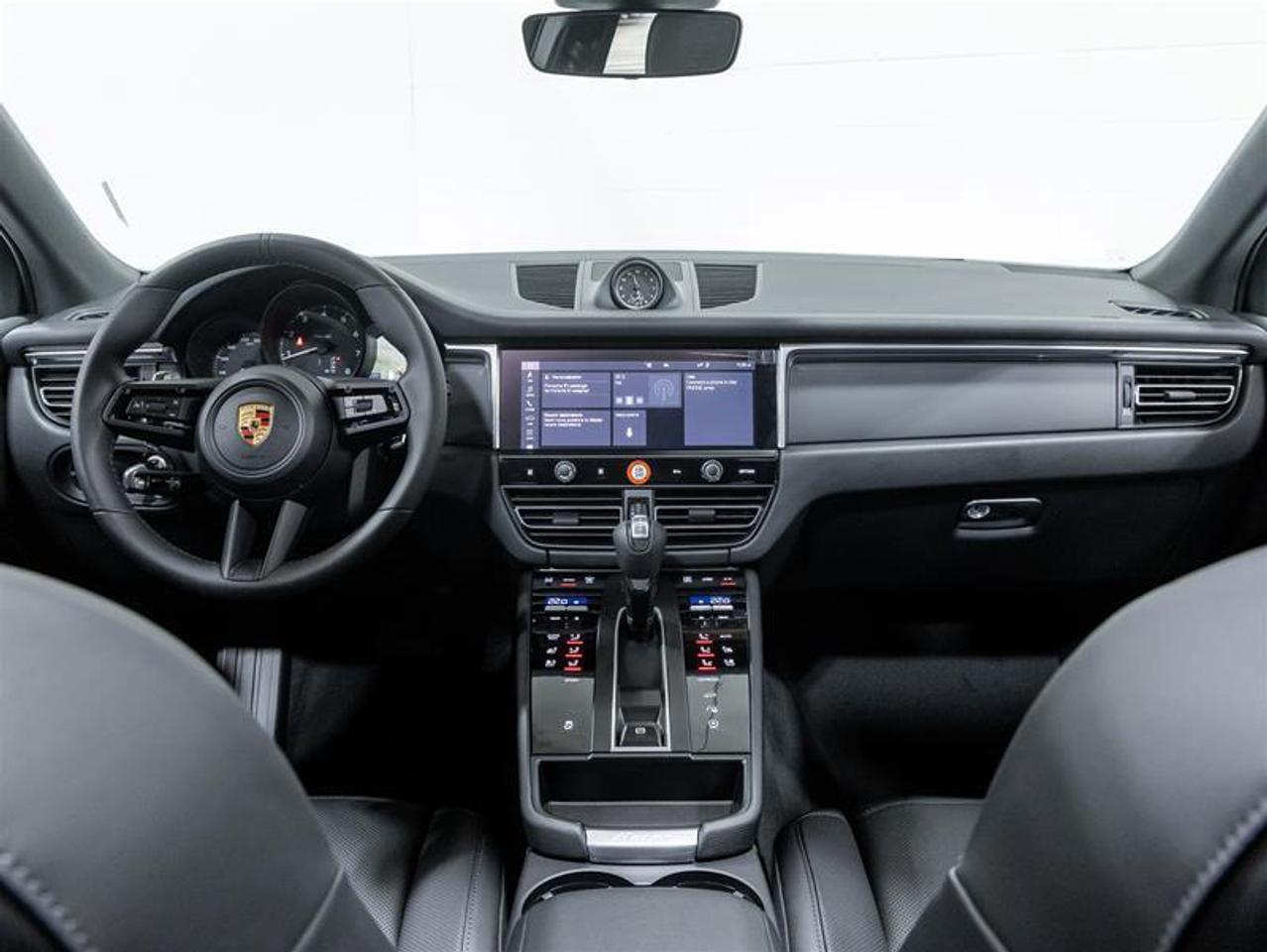 2026 Porsche Macan  Photo