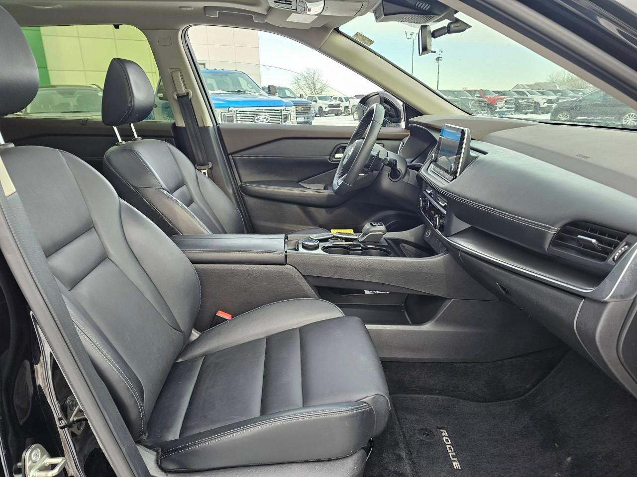 2023 Nissan Rogue SV Midnight Edition 4dr All-Wheel Drive Sport Utility Photo