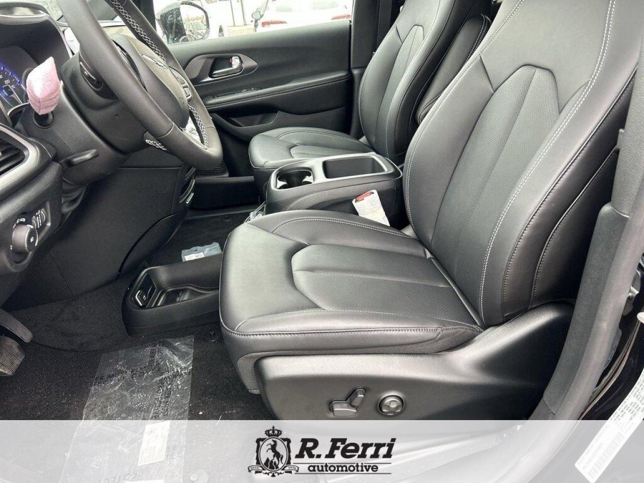 2026 Chrysler Pacifica Select Front-Wheel Drive Passenger Van Photo