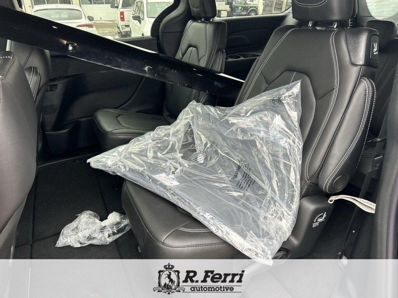 2026 Chrysler Pacifica Select Front-Wheel Drive Passenger Van Photo