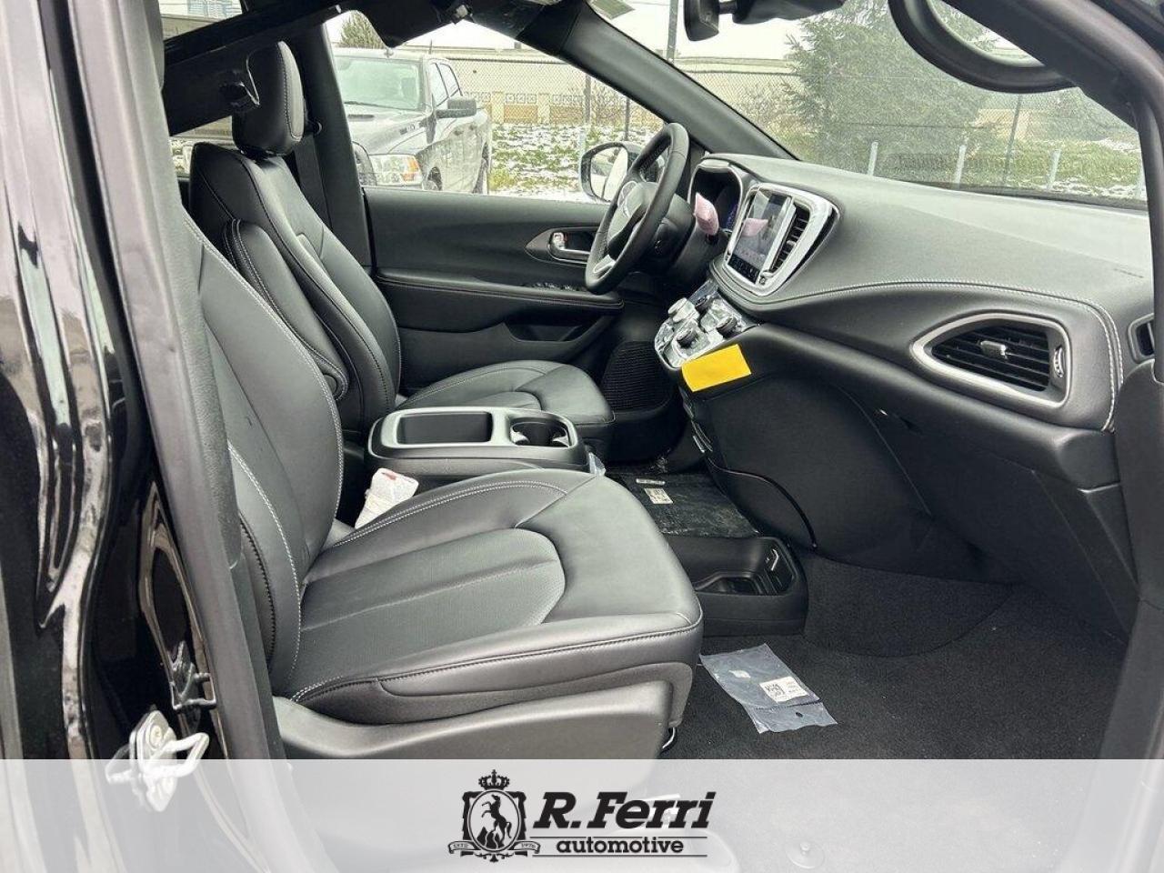 2026 Chrysler Pacifica Select Front-Wheel Drive Passenger Van Photo