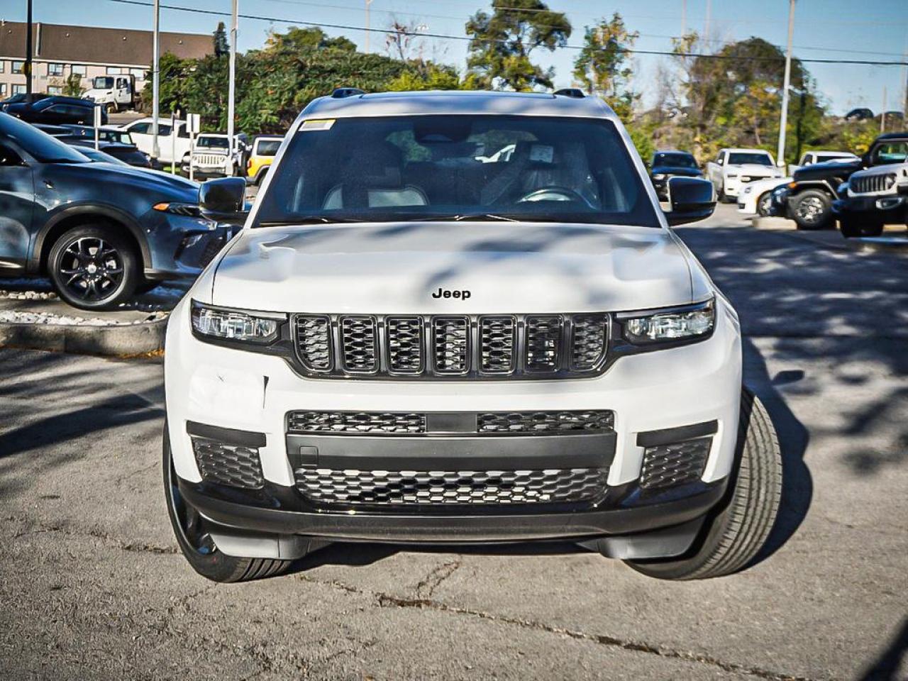 2025 Jeep Grand Cherokee L  Photo2