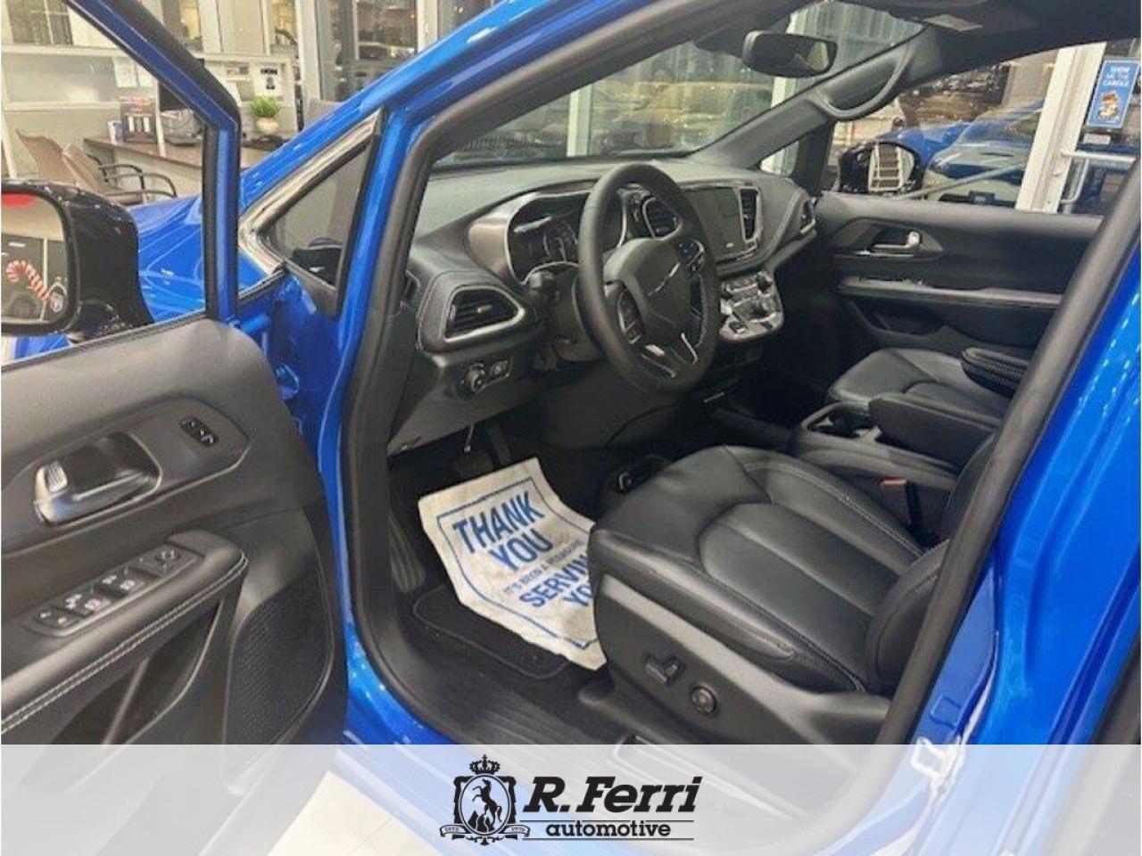 2026 Chrysler Pacifica Select Front-Wheel Drive Passenger Van Photo